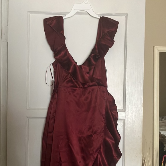 Size 8 Satin Dress. - Picture 3 of 5